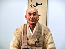 茶禮で講話する小島老師