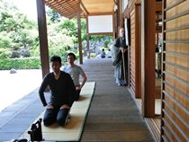 正座で独参(老師との一対一問答)
