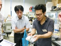 フェロモン受容体を利用したバイオセンサ開発について説明する櫻井特任講師