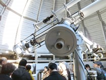 第一赤道儀室にある口径20cmの屈折望遠鏡