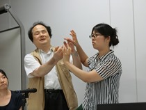 「バリアフリーという戦略」を講義する福島教授