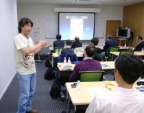 受講生の質問に答えるIPMU機構長の村山斉特任教授