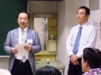 説明する辻本センター長(左)と松木教授(右)