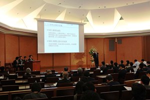 受講生による課題テーマのチーム発表会