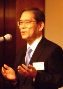 開講式(二部)で挨拶する濱田純一総長
