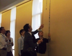 岡村定矩教授による「自然理解の基礎(1)」では落下時間の測定実験を通して測定値の不確かさ(誤差)について考察した