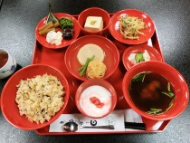 齋坐(昼食)の精進料理