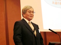 横山禎徳特任教授による説明