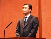 EMP講師陣を代表して中島隆博教授の挨拶