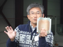 「金道マグネット」の解説をする金道教授