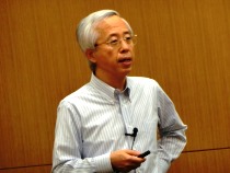 「植物の健康」を講義する難波教授