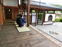 独参(老師との一対一問答)の順番を待つ