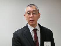 物性研究所の概要説明をする瀧川所長