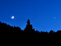 三日月と金星