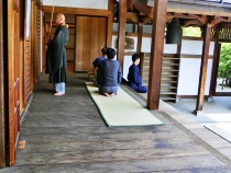 正座で独参(老師との一対一問答)