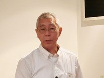 物性研究所の概要説明をする瀧川所長