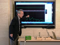 家泰弘名誉教授の「自然理解の基礎(2)」では音叉の実験で「うなり」現象を確かめた