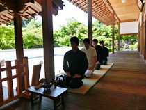 正座で独参(老師との一対一問答)