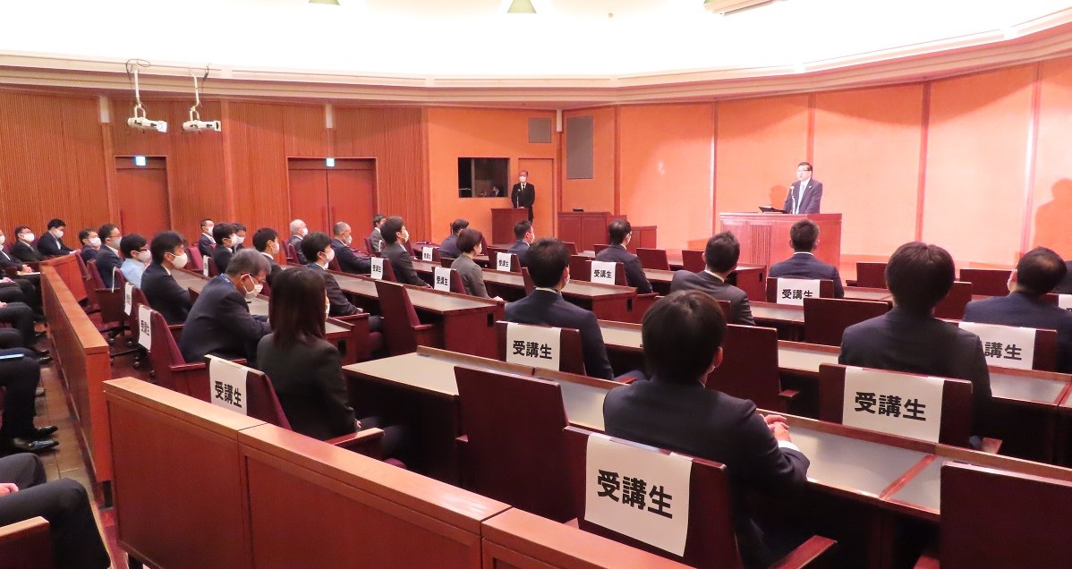 開講式は伊藤謝恩ホールで開催された