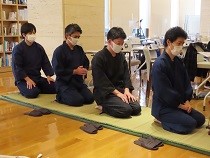 正座で独参(老師との一対一問答)